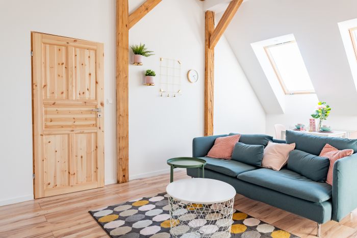 poddasze_salon https://kochamyskosy.pl/wp-content/uploads/2025/09/poddasze_salon.jpg